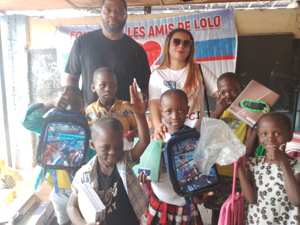 Remise de cartables et de fournitures scolaires aux enfants